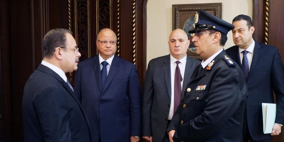 وزير الداخلية يكرم قيادات أمن القاهرة بعد إفشالهم الهجوم على كنيسة مارمينا