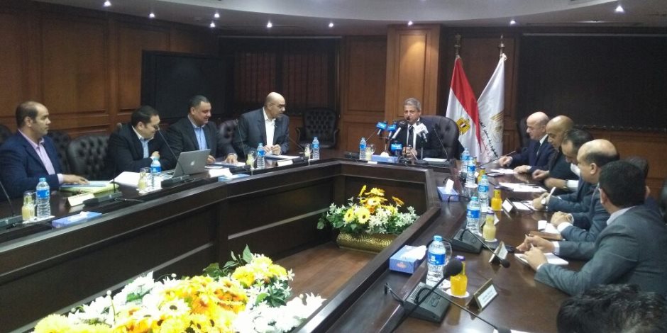 وزير الرياضة يرد على طلب اتحاد اليد شراء ملابس مستوردة للمنتخب: "هنلبس مصري"