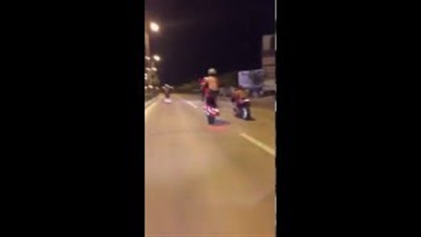 بالفيديو .. شباب عراة يقودون دراجات نارية في السعودية بالفيديو .. شباب عراة يقودون دراجات نارية في السعودية