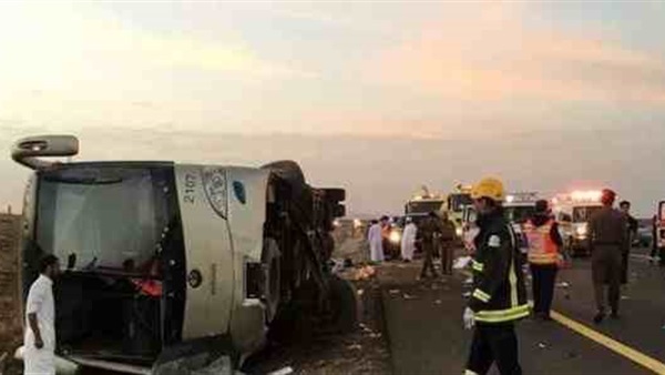 إصابة 25 مصريا في انقلاب حافلة ركاب على طريق مكة 
