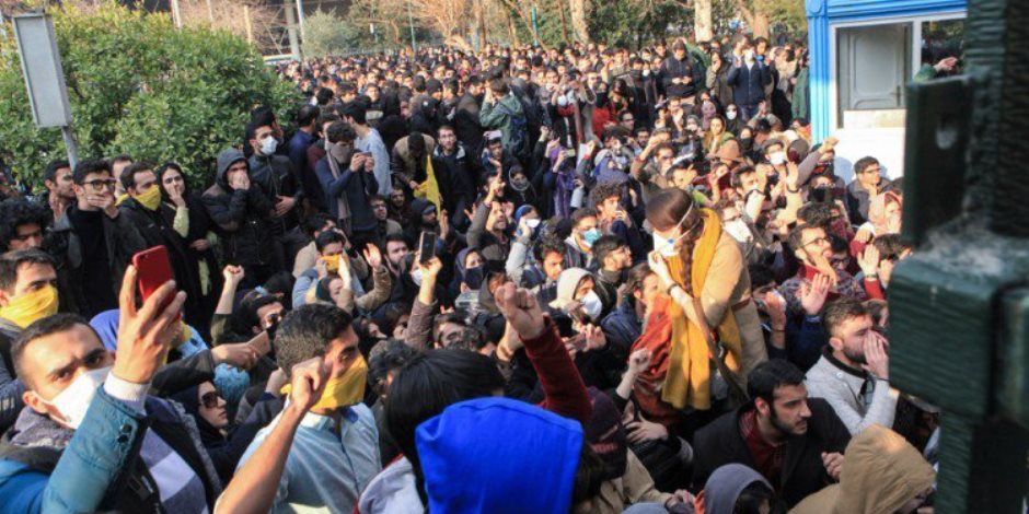 إيران تنتفض والنظام يعتدي على المواطنين و"الجزيرة" عاملة من "بنها"