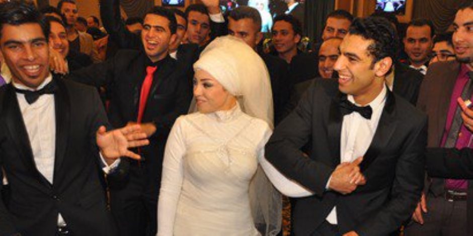 "ست مصرية أصيلة" زوجة محمد صلاح من بحلم بيك إلى لقطة الأنفيلد (فيديو)