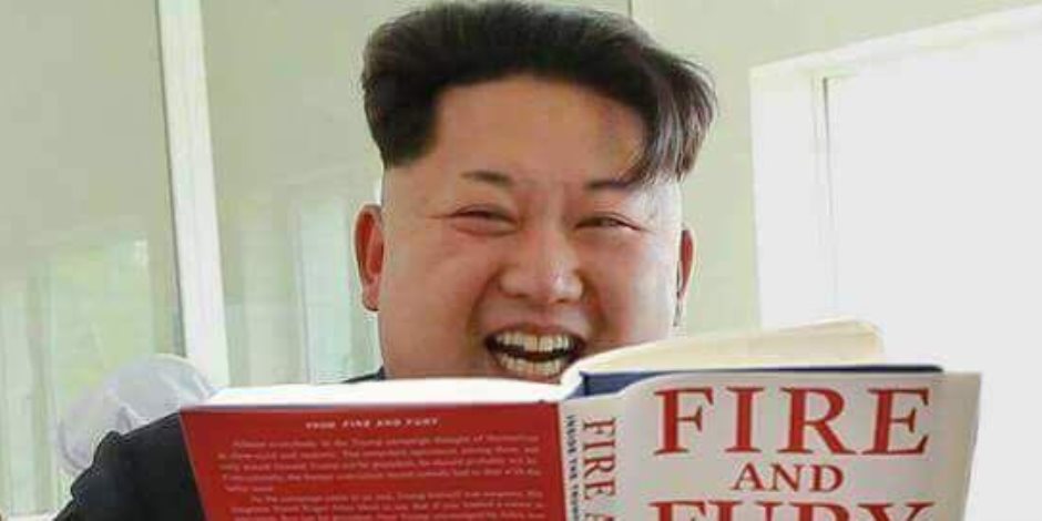 صورة منسوبة لزعيم كوريا الشمالية وهو يقرأ كتاب "نار و غضب" تشعل فيس بوك 