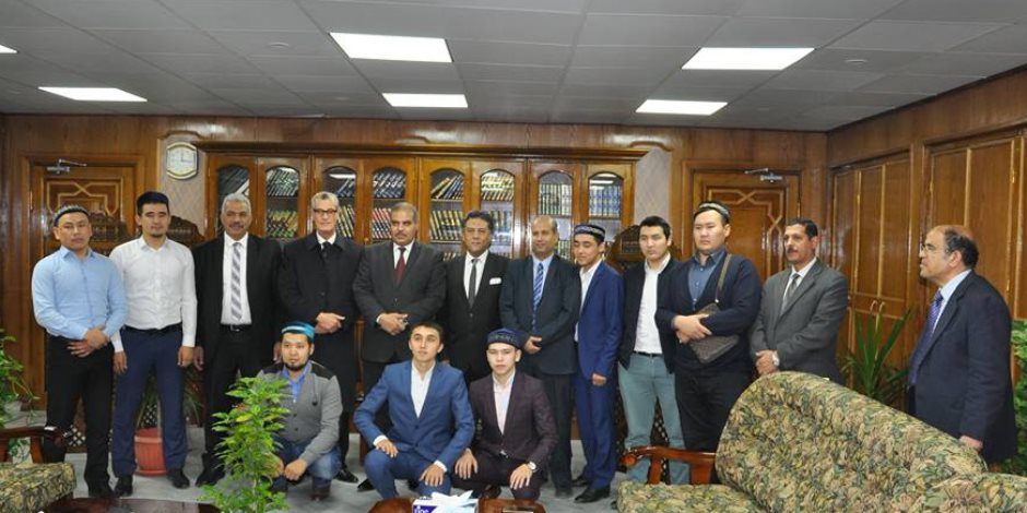 رئيس جامعة الأزهر يستقبل وفدا من طلاب دولة كازاخستان