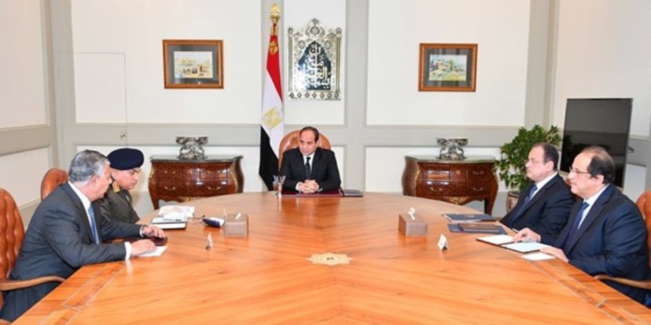 السيسي يعقد اجتماعا مع وزيري الدفاع والداخلية لمتابعة أخر التطورات الأمنية