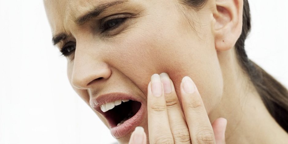 5 عادات سيئة تدمر صحة الأسنان أكثر من عدم غسلها