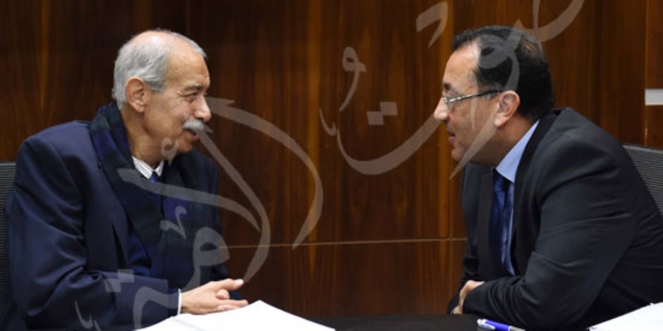 شريف إسماعيل يلتقي الوزراء الجدد بعد موافقة البرلمان على التعديلات (صور)
