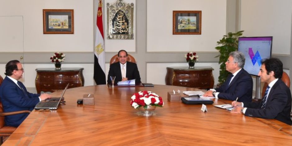 الرئيس السيسي يجتمع مع وزير الاتصالات بحضور رئيس هيئة الرقابة الإدارية