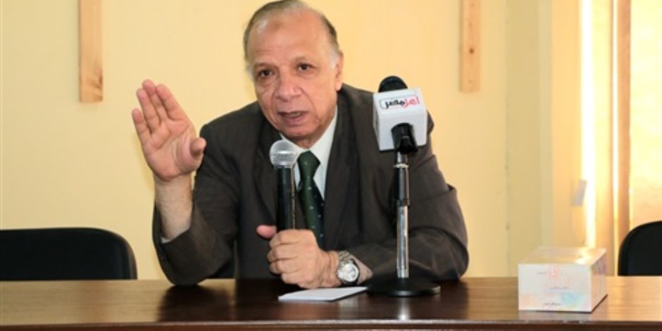 محافظ القاهرة يناقش تفعيل منظومة الشكاوى الحكومية الموحدة 
