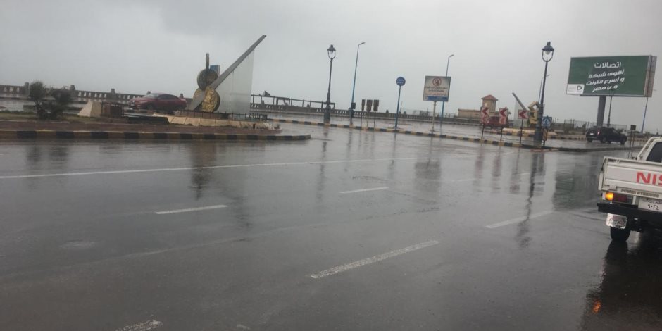 سقوط أمطار خفيفة ومتقطعة على مناطق متفرقة بمدن البحر الأحمر