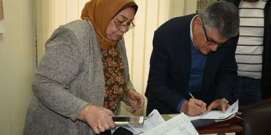 نجل الزعيم عبد الناصر يحرر توكيلا لتأييد ترشح السيسي لفترة رئاسة جديدة (صور) 