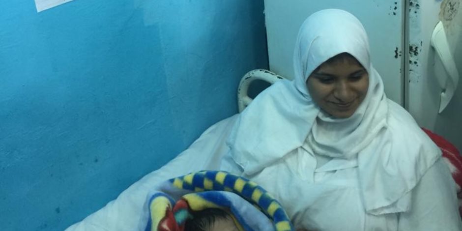 سجنية تضع مولودتها بمستشفى سجن القناطر.. وحقوق الإنسان بـ"النواب" تطمئن على حالتها