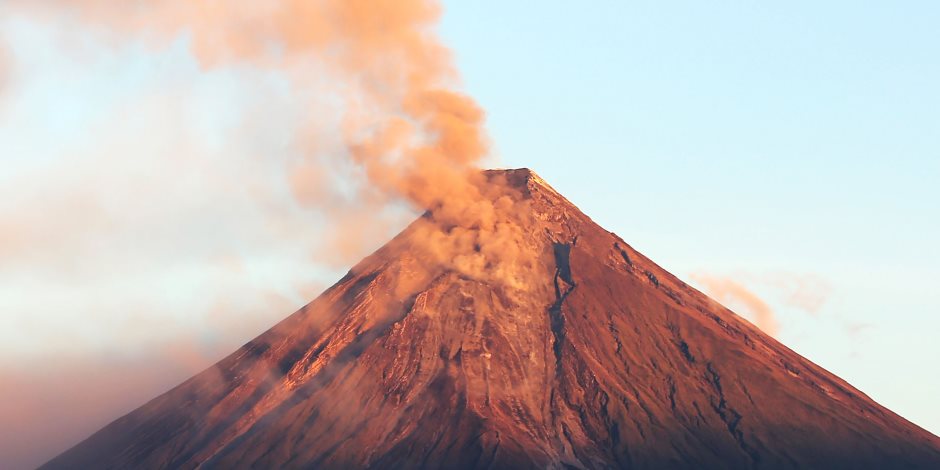 ثوران بركان "مايون" يجبر الحكومة الفلبينية على إجلاء مئات المواطنين "صور" 