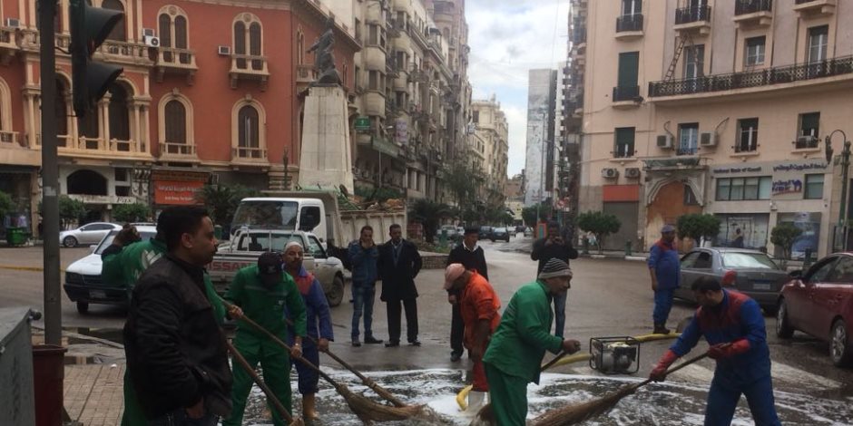 الحماية المدنية بالقاهرة تدفع بسيارات شفط مياه لمواجهة الأمطار بالعاصمة (صور)