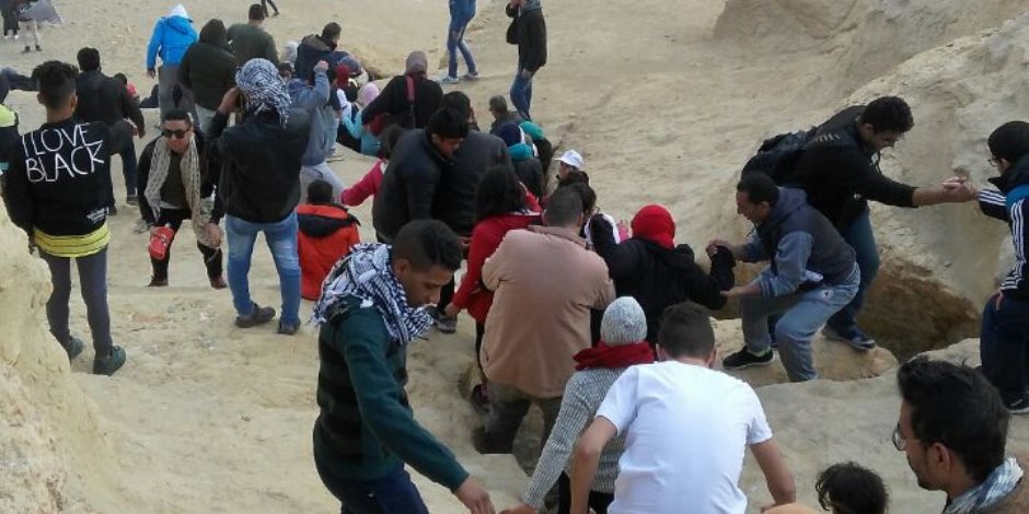 حملة توعية لشباب بتحب مصر في محمية وادي الريان (صور)