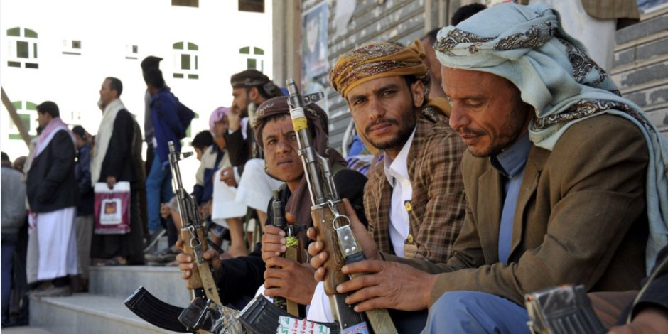 إنشاء مقابر جديدة واستخدام السجناء في المعارك.. جرائم الحوثيين مستمرة في اليمن
