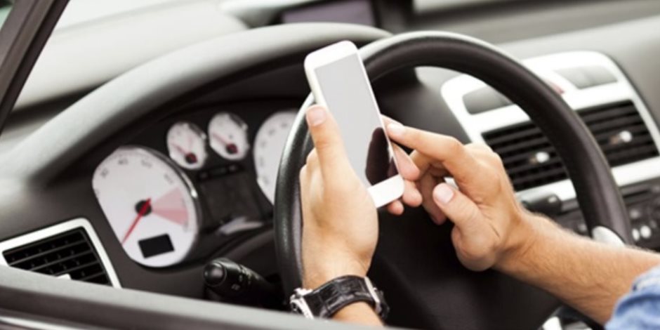 دراسة تقترح مكافآت وجوائز نقدية لعدم تفاعل المراهقين مع رسائل المحمول النصية أثناء قيادة السيارات