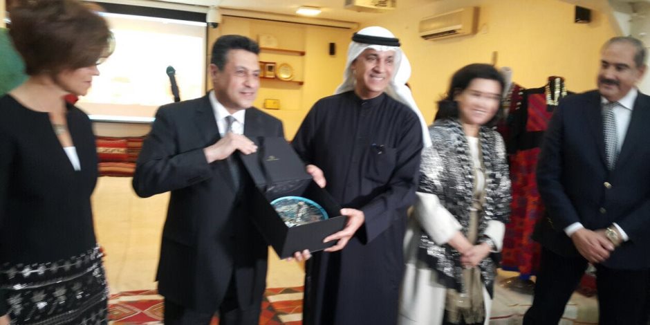 السفير المصري في الكويت يفتتح معرض التضامن للحرف اليدوية التراثية (صور )