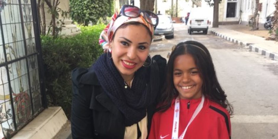 بطلة مارثون مجدي يعقوب لـ"صوت الأمة": "هبقى دكتورة".. ووالدها:" نفسنا في سكن بالقاهرة" (صور)