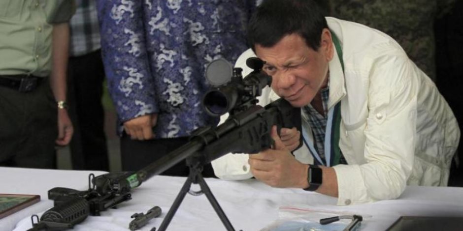 في عيد الحب.. رئيس الفلبين لجنوده: اضربوا المرأة في أعز ما تملك