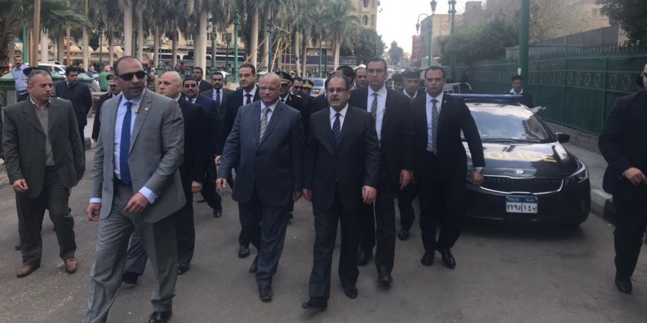 انطلاقا من المشهد الحسيني.. وزير الداخلية في جولة حرة بالقاهرة والجيزة (تحديث)