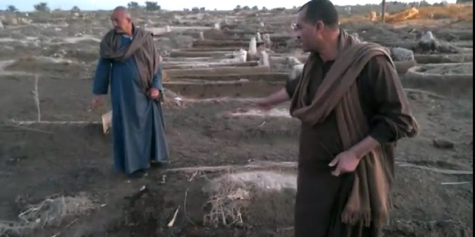 جثث عائمة بمقابر "الكلح" في إدفو.. ومحافظ أسوان يتجاهل شكوى الأهالي (فيديو) 