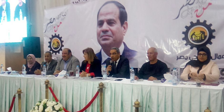 "كلنا معاك".. عمال مصر يبايعون السيسي لفترة رئاسية ثانية في مؤتمرات بالمحافظات (صور)