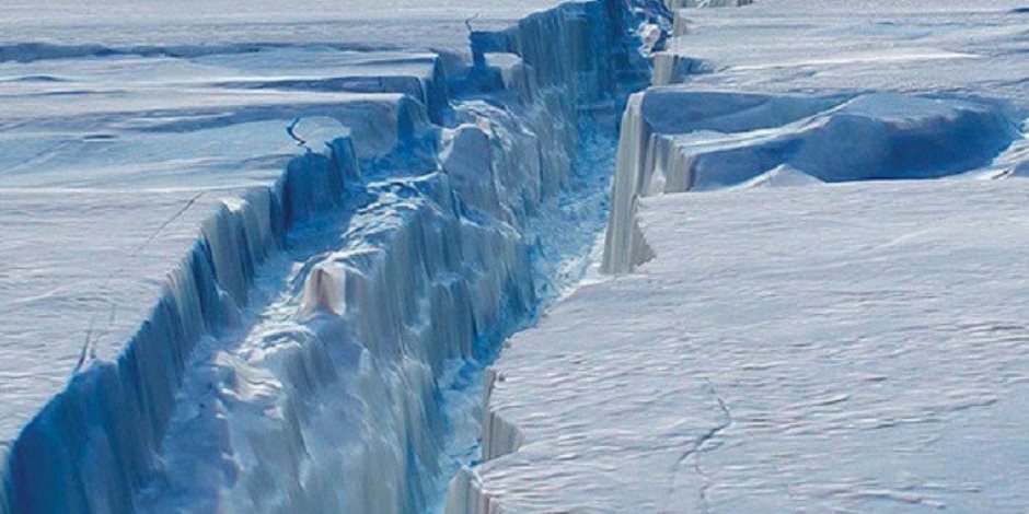 فريق مسح بريطاني: الثلوج في القطب الجنوبي تجبر سفينة البحث على العودة