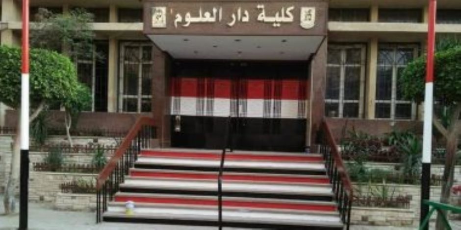 استياء طلابي بجامعة القاهرة بعد رسم علم مصر على سلالم كلية دار علوم