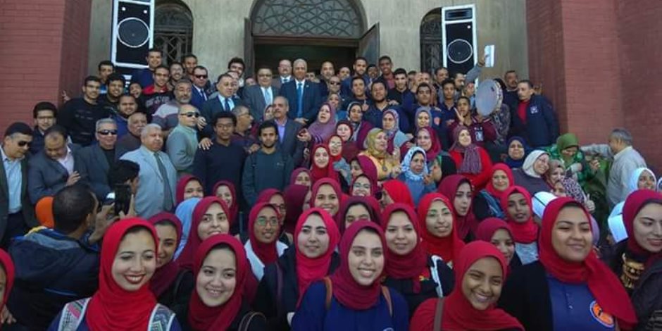 حملة بجامعة الإسكندرية للتبرع بالدم لصالح عمليات القوات المسلحة بسيناء (صور)