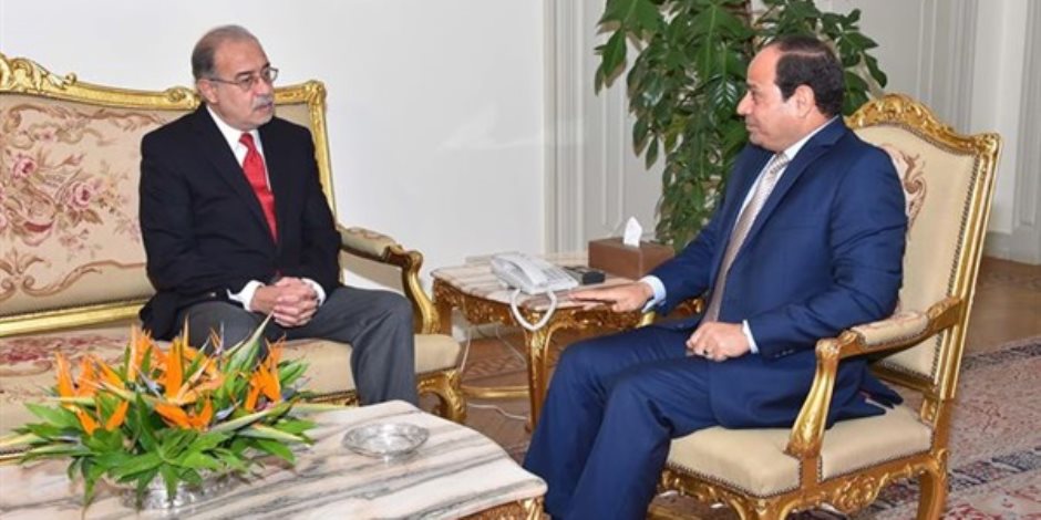  السيسي يعقد اجتماعاً مع رئيس الوزراء ووزير النقل 