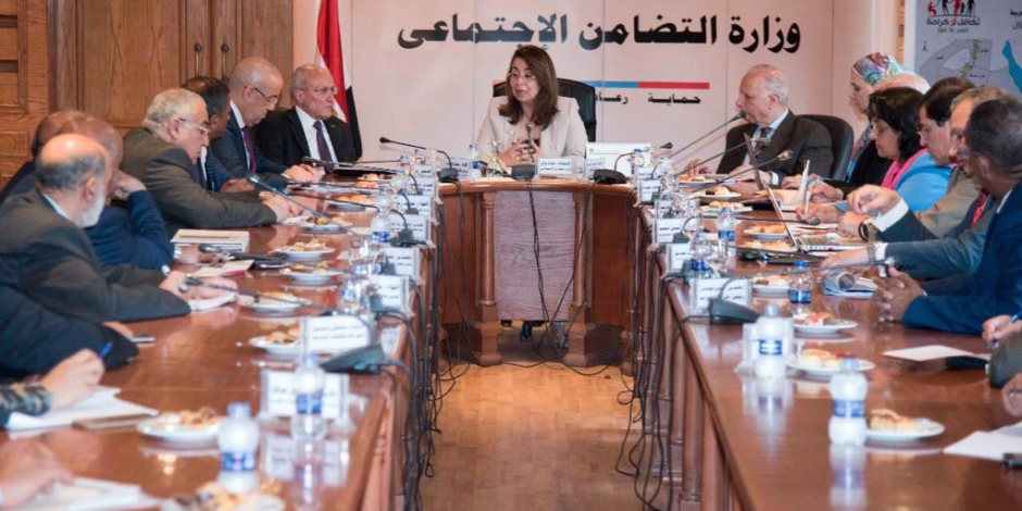 وزيرة التضامن تناقش الاستعدادت النهائية لنقل سكان المناطق غير الآمنة