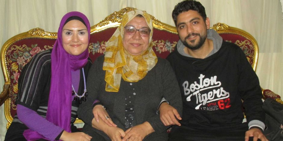 الأم المثالية ببورسعيد: رفضت الزواج بعد وفاة زوجي .. وشربت المر من أجل تربية أولادي 