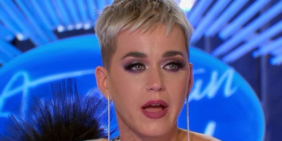 تفاصيل بكاء وسقوط كاتي بيرى في برنامج American Idol (صور وفيديو)
