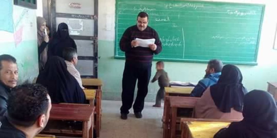 عقد امتحان محو أمية فى ميت أبو غالب ضمن مبادرة "دمياط بلا أميه 2020"