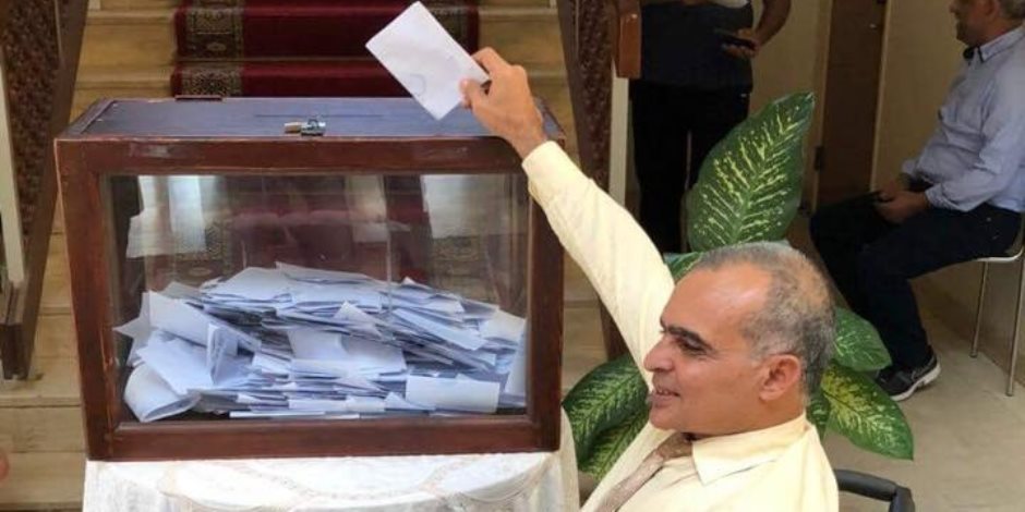 مصر تنتخب الرئيس.. مصري بعمان من ذوي الاحتياجات الخاصة يدلى بصوته في الانتخابات الرئاسية