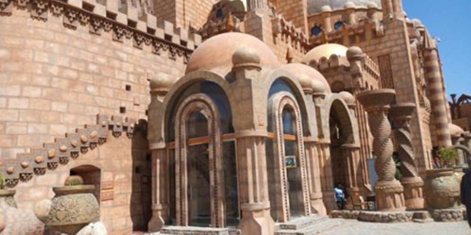 وصول وزير الأوقاف ومحافظ جنوب سيناء إلى مسجد الصحابة لأداء صلاة الجمعة