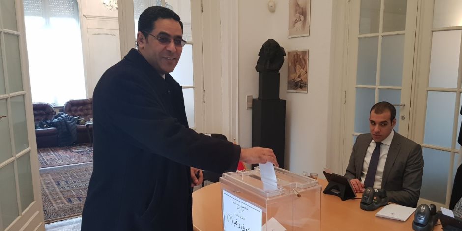 المصريون في بروكسل يدلون بأصواتهم في انتخابات الرئاسة (صور)
