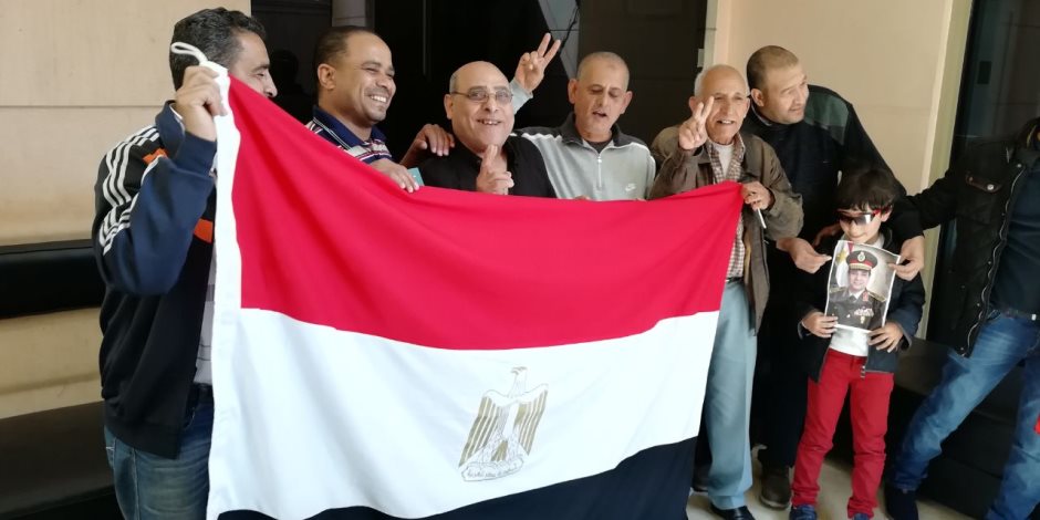 المصريون يواصلون الإدلاء بأصواتهم في العاصمة اللبنانية بيروت (صور)