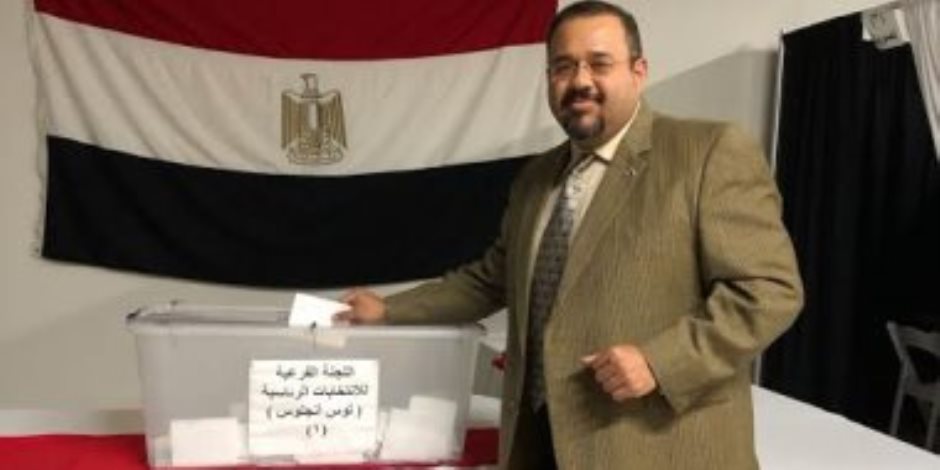 مصر تنتخب الرئيس.. العالم المصري هشام العسكرى يدلي بصوته بالانتخابات في نيويورك