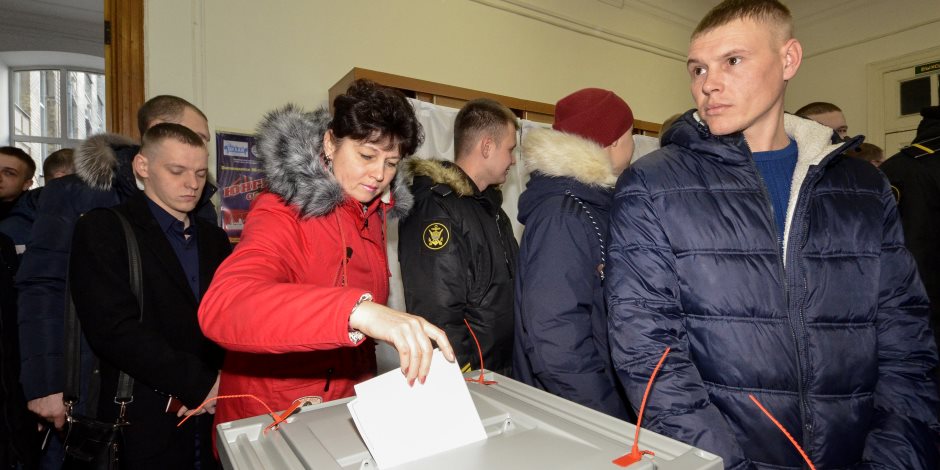 رائد فضاء روسي يدلي بصوته في الانتخابات من خارج الكرة الأرضية 