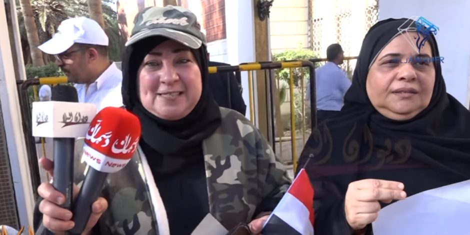 مواطنة مصرية توجه رسالة للرئيس من الكويت:"هننتخبك 100 سنه يا ريس.. حميت الأرض والعرض"