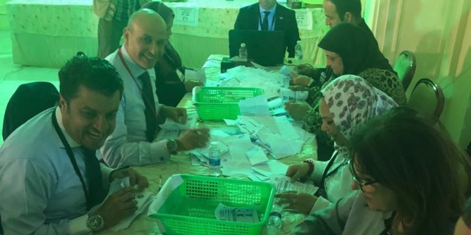 لجنة الانتخابات تبدأ فرز أصوات المصريين في انتخابات الرئاسة بالكويت