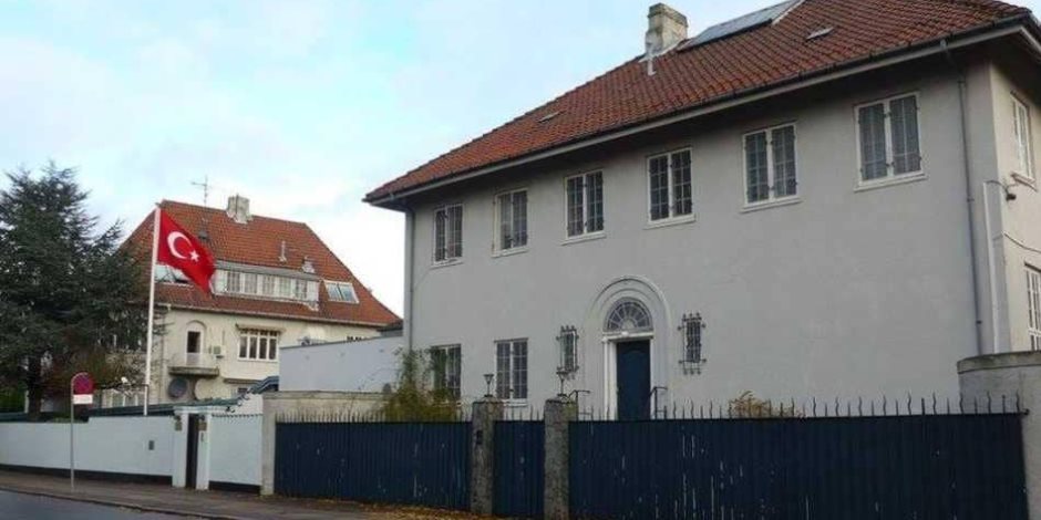 هجوم على السفارة التركية في الدنمارك بقنابل بنزين