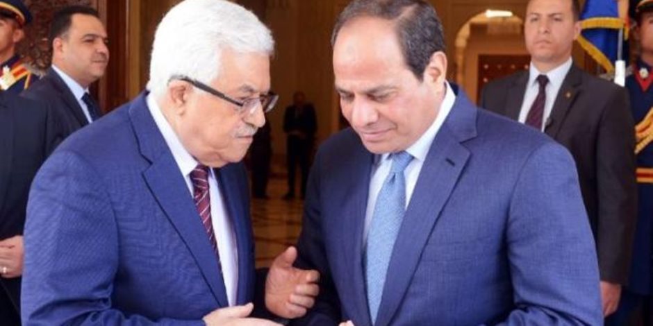 السيسي يجري اتصالا هاتفيا بالرئيس الفلسطيني للتأكيد على ضرورة إتمام المصالحة