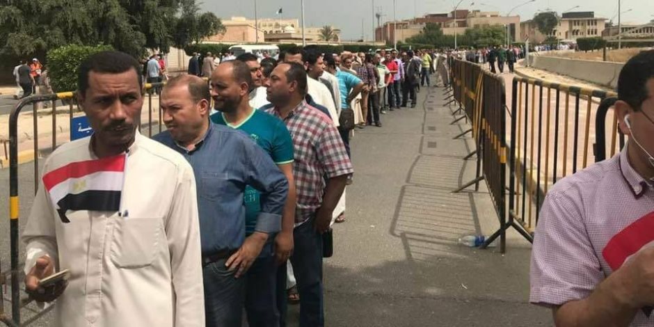 احتشاد المواطنين أمام لجان انتخابات الرئاسة بالمرج (فيديو)