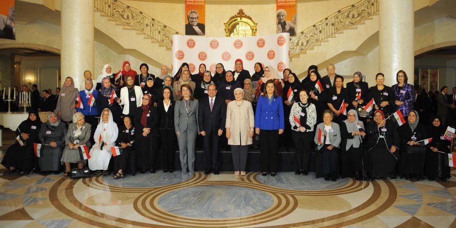 الرئيس السيسي: المرأة المصرية ضربت المثل في التضحية.. والإصرار على تحقيق ذاتها