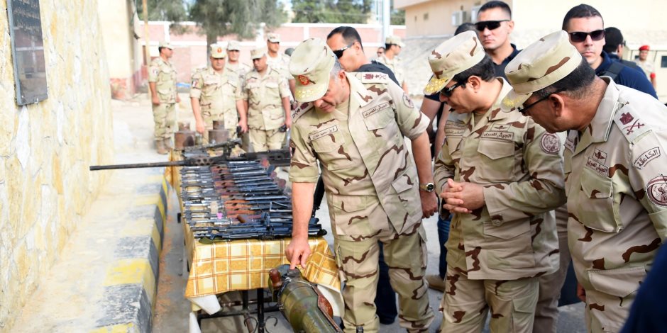 الرئيس السيسي يلتقي أبطال القوات المسحلة والشرطة في سيناء