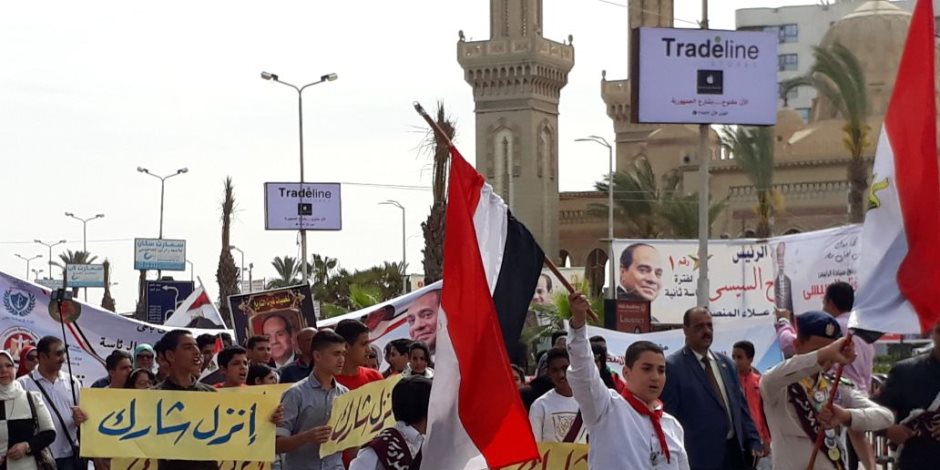 مسيرة صباحية لـ "تعليم بورسعيد" تحث المواطنين على المشاركة فى الانتخابات الرئاسية  (صور)