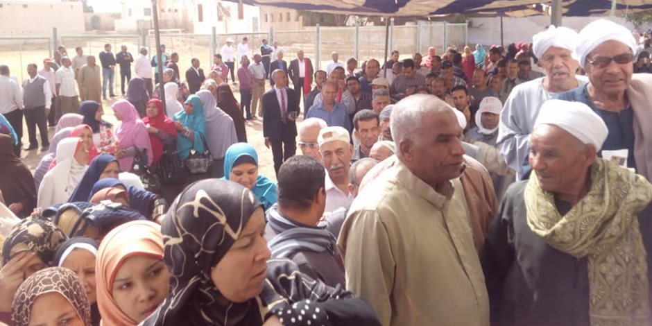 تكدس الناخبين بمحافظة الوادى الجديد للإدلاء بأصواتهم بالانتخابات الرئاسية